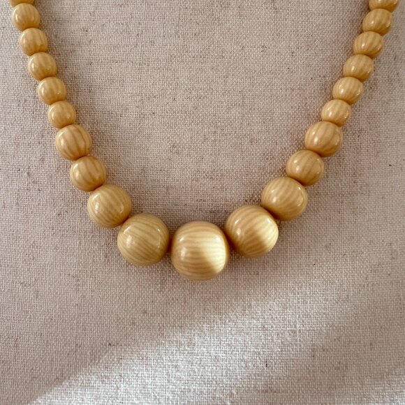 Vintage French Ivory Lucite Plastic Round Graduated Beaded Necklace Craft Repair - Picture 2 of 4